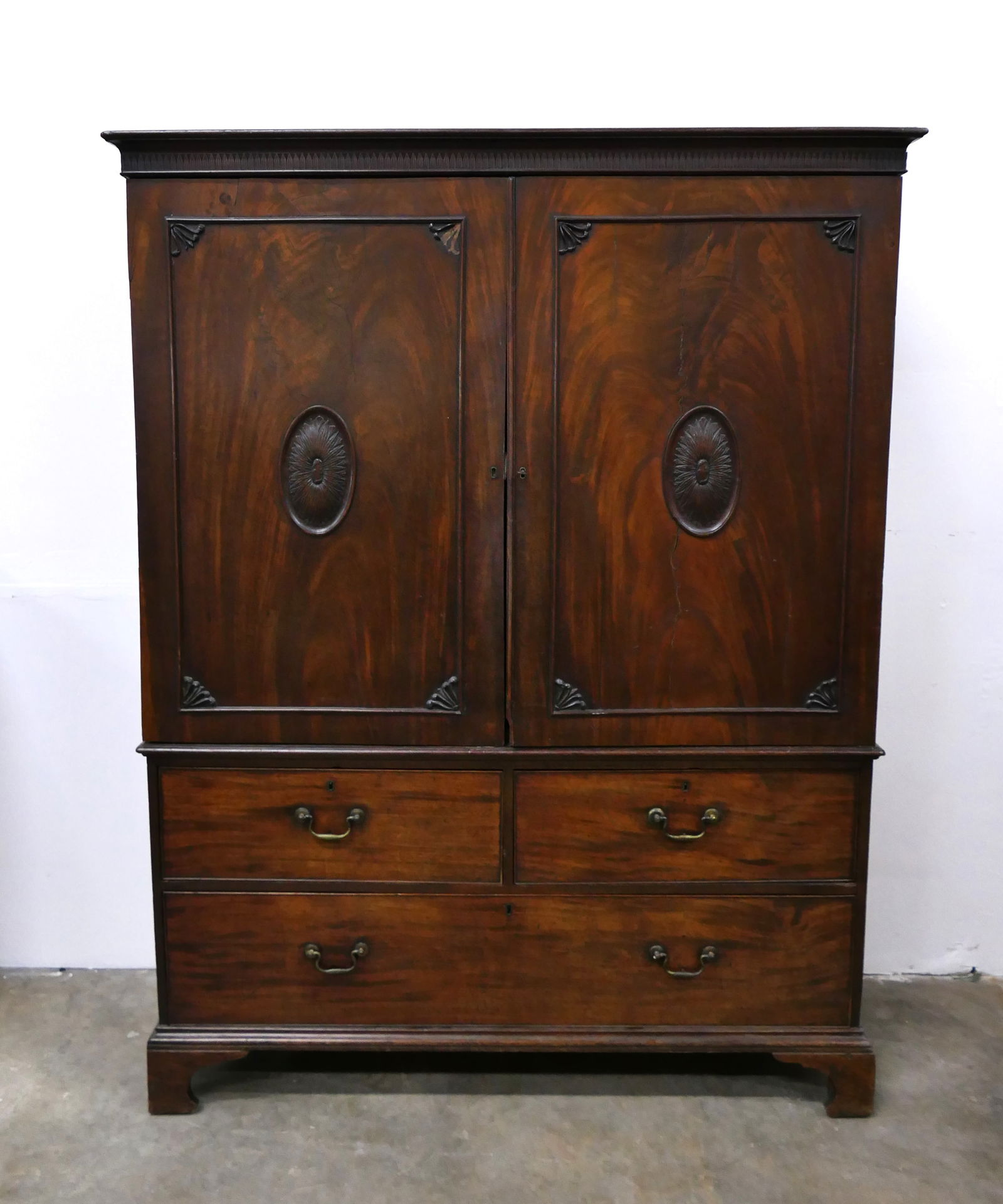 Chippendale Two Piece Linen Press (1 of 13)