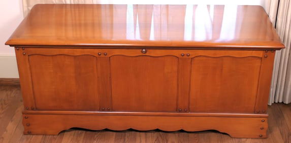 Country Style Lane Cedar Chest