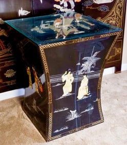 Chinese Black Lacquered Pedestal Table