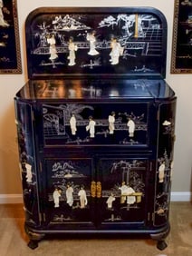 Chinese Black Lacquered Lift Top Bar