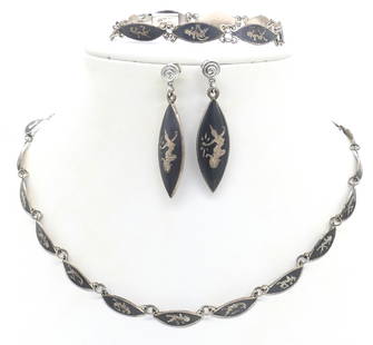 Vintage Thai Sterling Black Nielloware Set: Vintage Thai sterling nielloware black set including pierced earrings, choker length necklace and matching link bracelet. Marked Siam sterling indicating pre 1939 when Thailand changed to current name