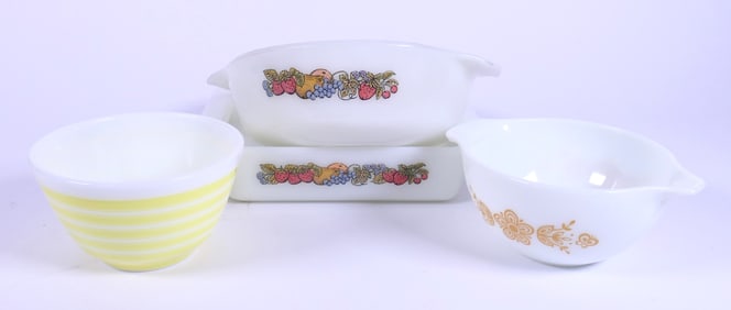 Collectible Pyrex and Fire King