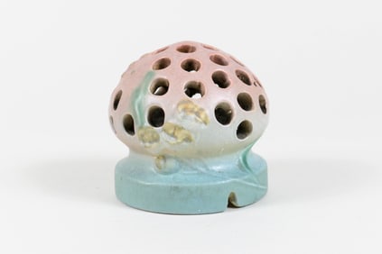 Ixia Flower Frog by Roseville