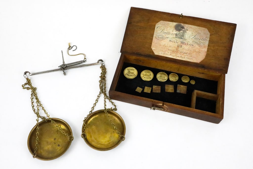 Antique Dutton and Smith Hanging Balance Scale (1 of 10)