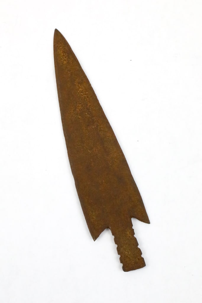 American Indian Metal Projectile Point: Authentic hand-forged iron point, likely of Native American origin from the late 18th to early 19th century. The metal projectile points were often made from steel rims of wagon wheels and from metal 
