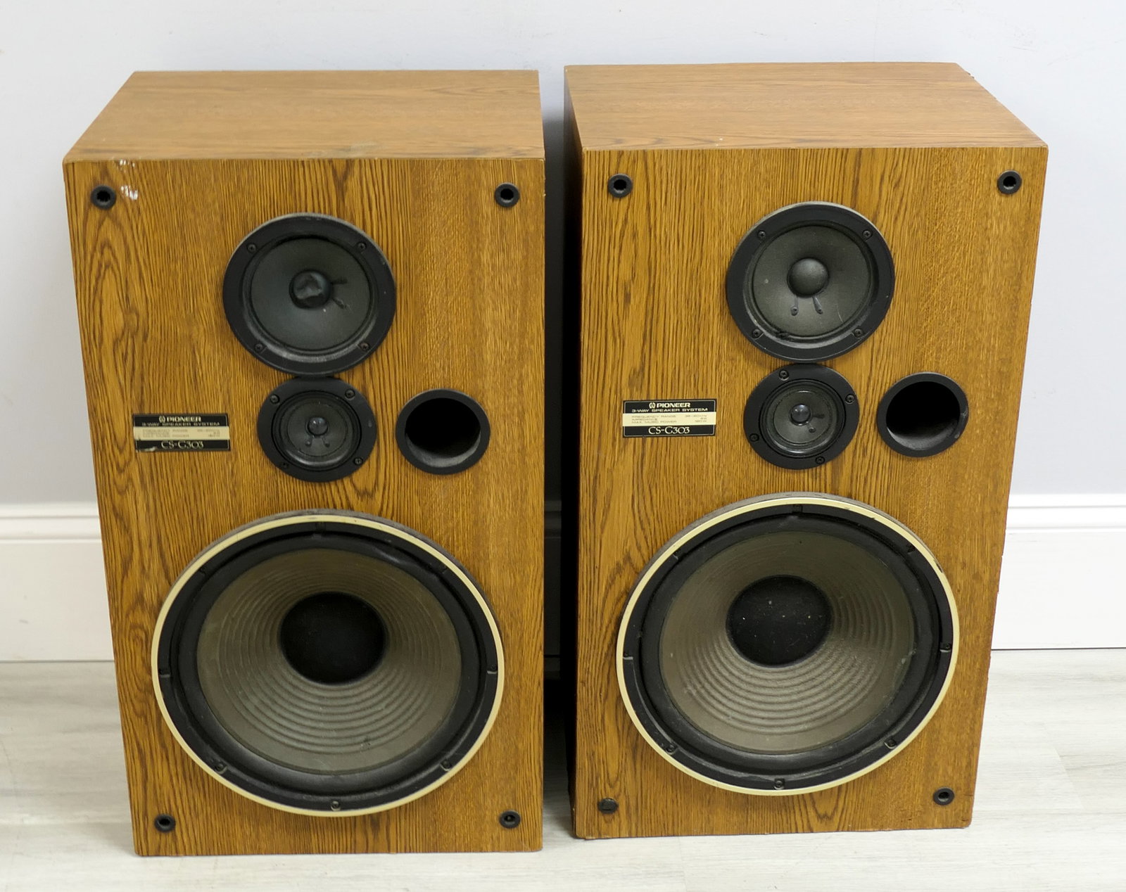 Pioneer Subwoofer Pair (1 of 8)