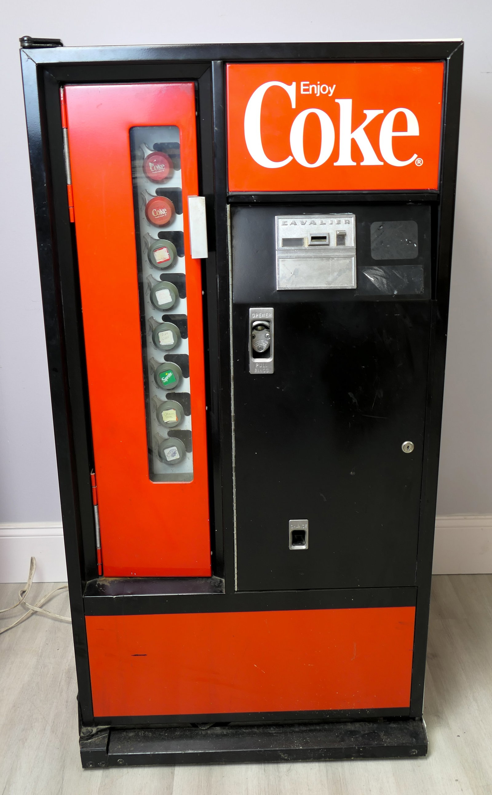 Vintage Cavalier Coca-Cola Vending Machine (1 of 13)
