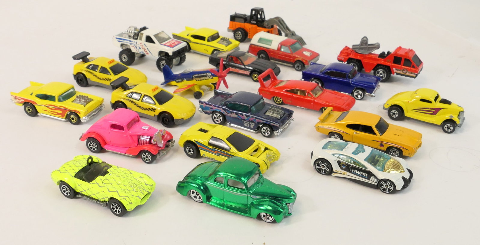 Assorted Hot Wheels (1 of 9)