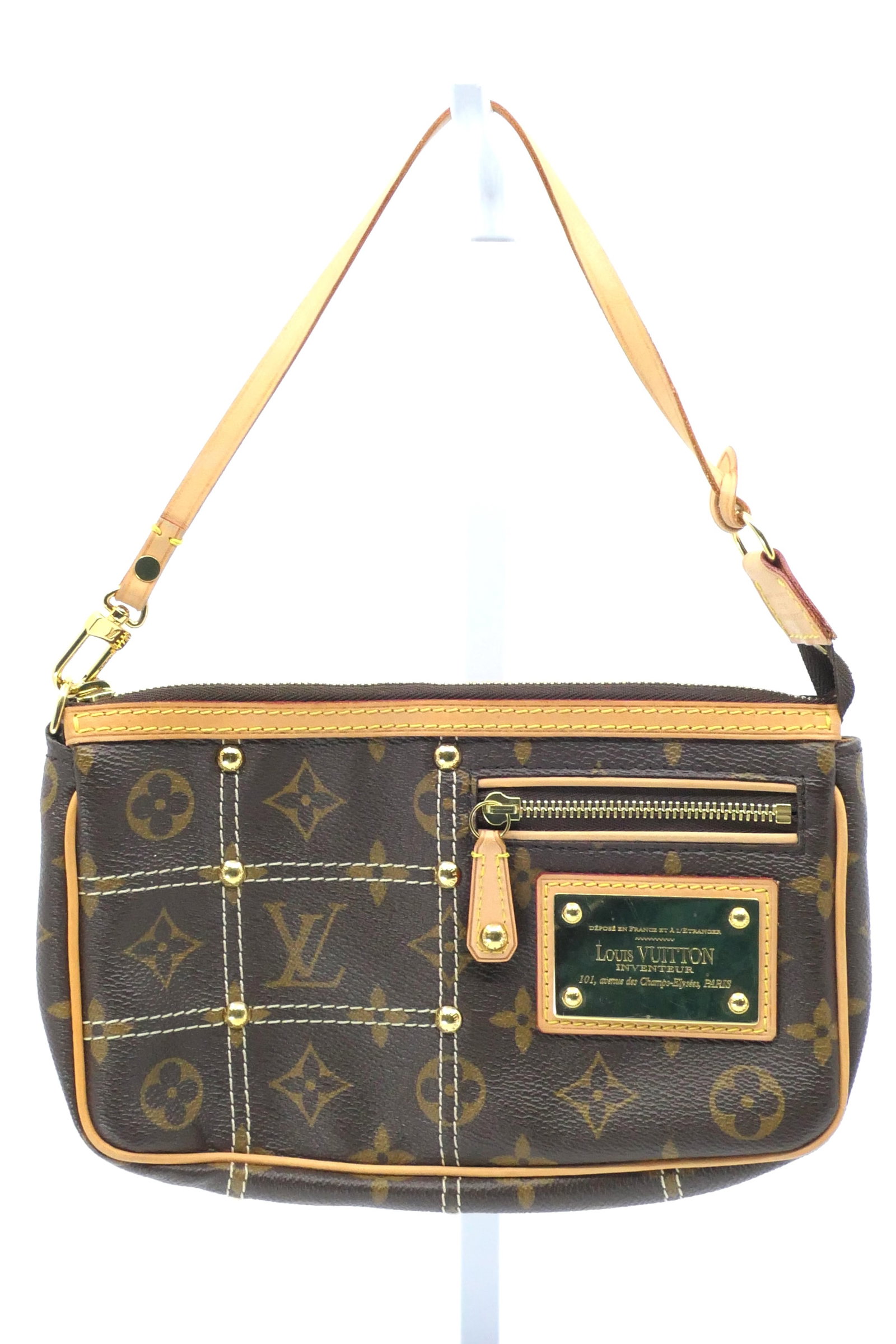 Louis Vuitton Pochette Accessories Monogram Canvas Bag: Louis Vuitton Pochette Accessories in classic monogram canvas with vachetta leather trim, gold tone hardware and fabric interior, 2006. Serial # CA1026. Excellent condition. Size: 8"w x 2"d x 5"h