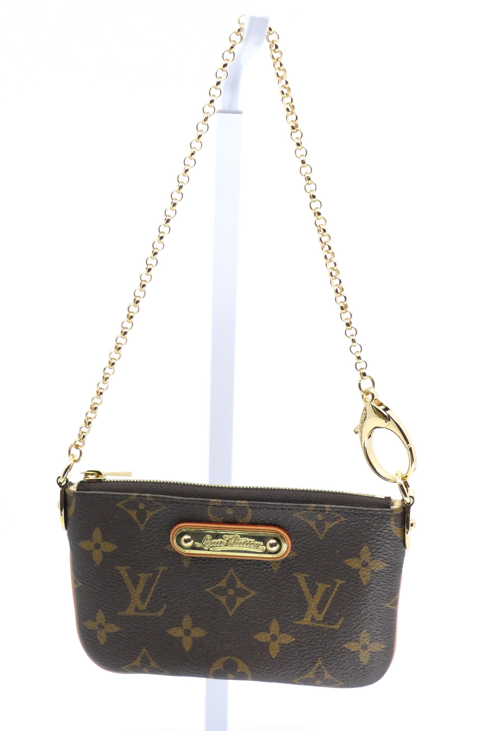 Louis Vuitton Milla Pochette PM Monogram Canvas Bag: Louis Vuitton Milla Pochette PM in classic monogram canvas with vachetta leather trim, gold tone hardware and light interior, 2008. Serial # AA2068. Excellent condition. Size: 6"w x 3.75"h