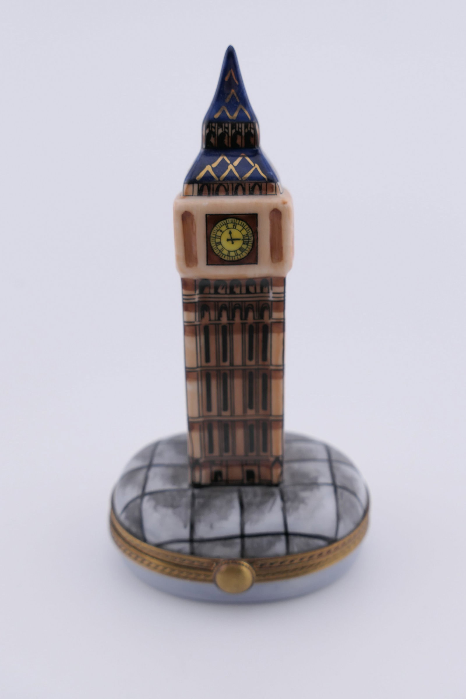 Limoges Porcelain Big Ben Trinket Box: Limoges hand painted porcelain hinged trinket box featuring a design of Big Ben. Marked on the bottom Rochard, Limoges France, and with a hand painted bridge scene inside. Excellent condition. Size: 4