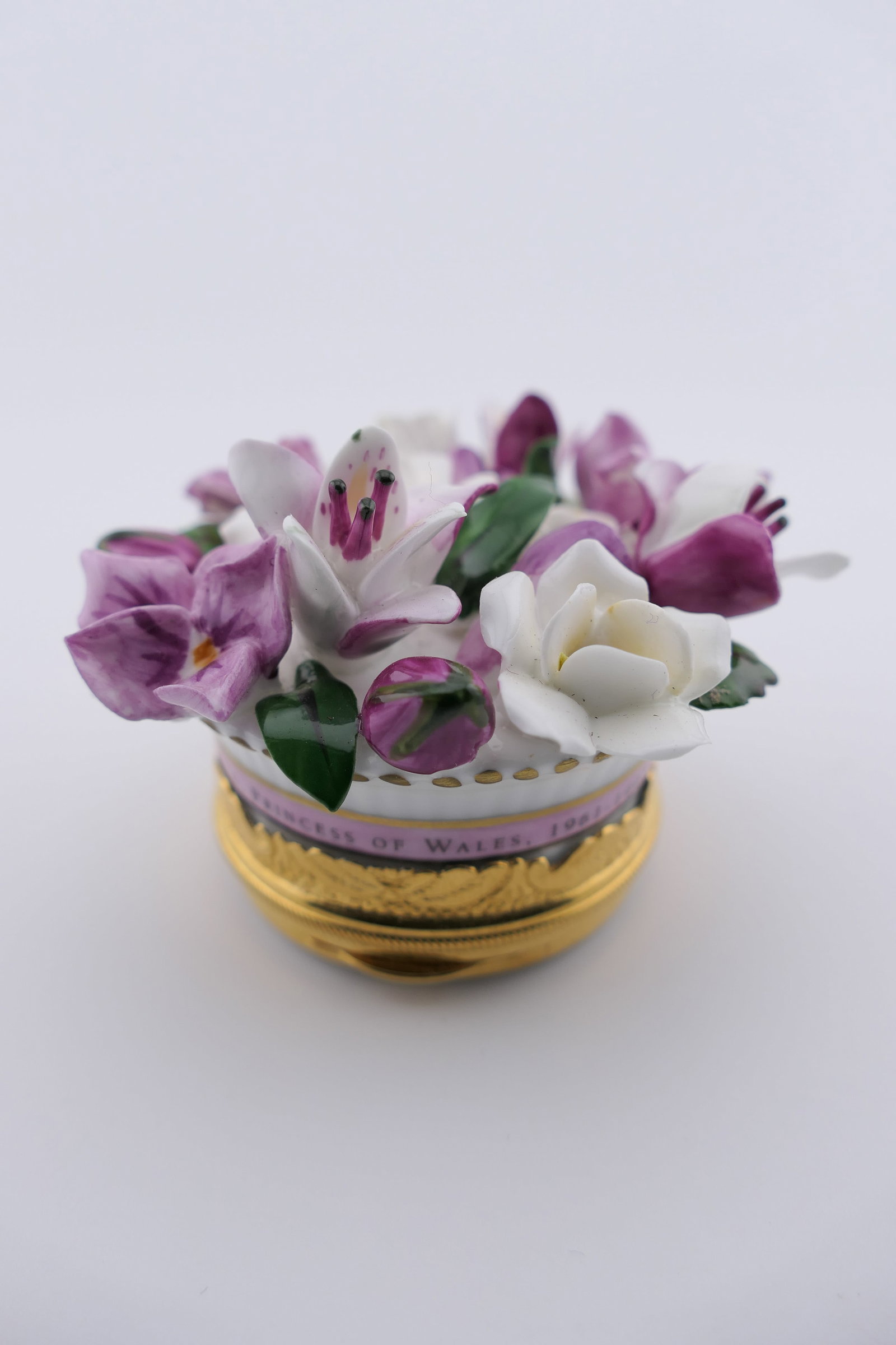 Chelsea Bonbonnieres Princess Diana Trinket Box: Marked Staffordshire porcelain trinket box for Chelsea Bonbonnieres, in commemoration of Princess Diana, in a limited edition 147/500, accented with enameled porcelain blossoms. Excellent condition.