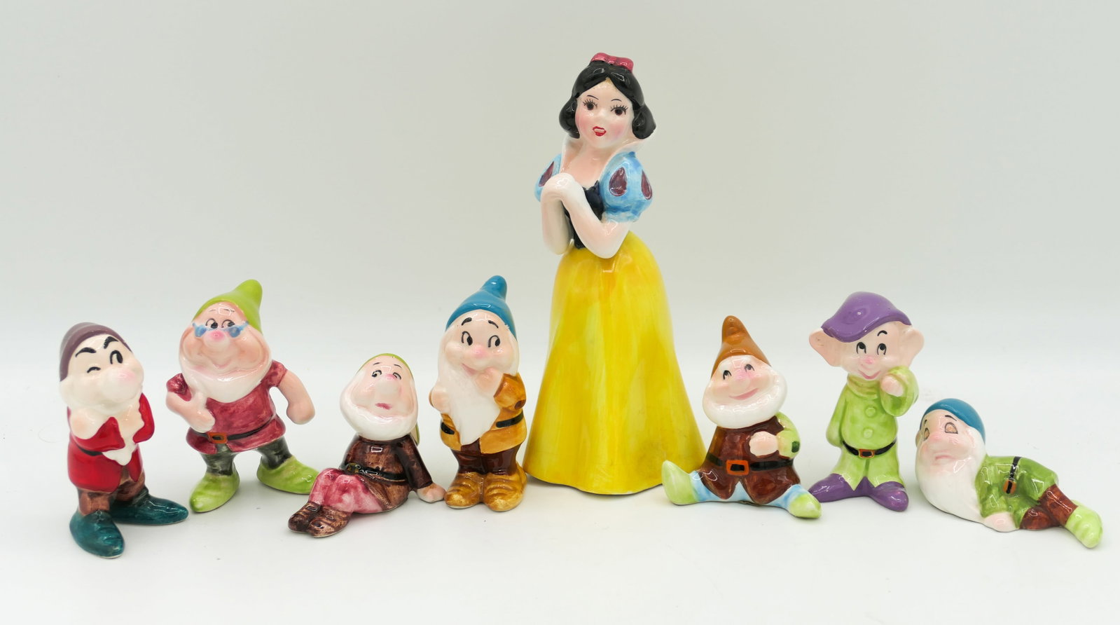 Vintage Snow White Porcelain Figurines: Vintage UCGC Japan porcelain Snow White and Dwarfs figurine complete set. Some minor paint loss. Some dwarf figures have original Disneyland price tag. Size: Snow White 5.5"h
