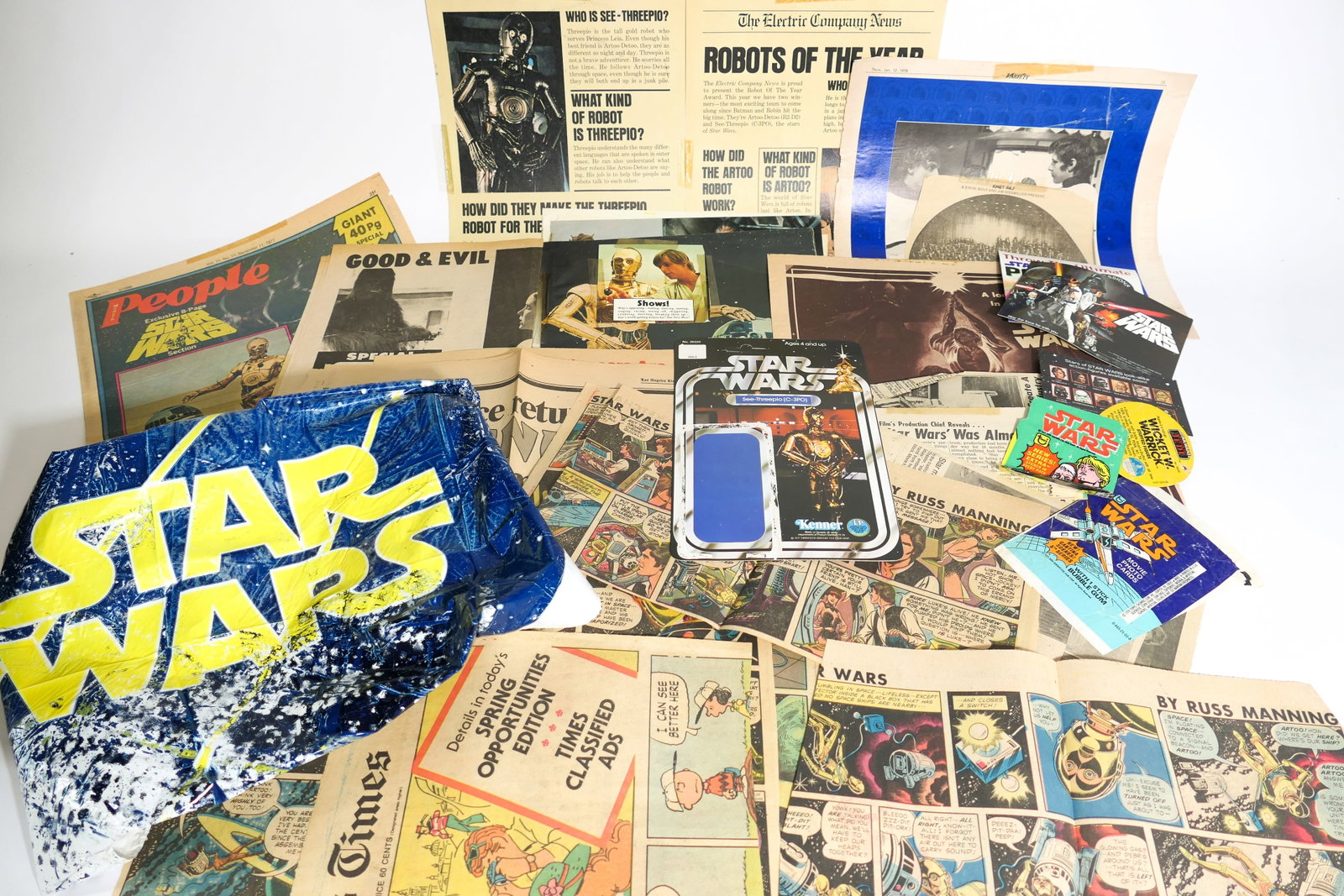 Star Wars Ephemera and Collectibles: Vintage Star Wars items which includes 1977 promo newspaper ad, 1977 "Music From Outer Space" ad, 1978 George Lucas best screenplay clip, 1978 Star Wars newspaper feature page, 1977 color cast photo, 