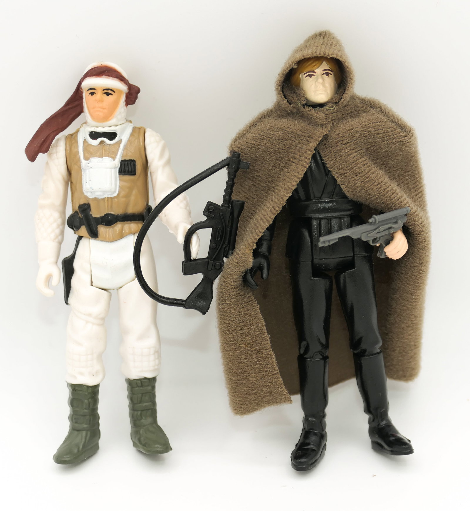 Kenner Star Wars Action Figures: Two Kenner Star Wars 4 inch action figures including 1980 Hoth Luke and 1983 Jedi Knight Luke with gun accessories. Size: 4"h