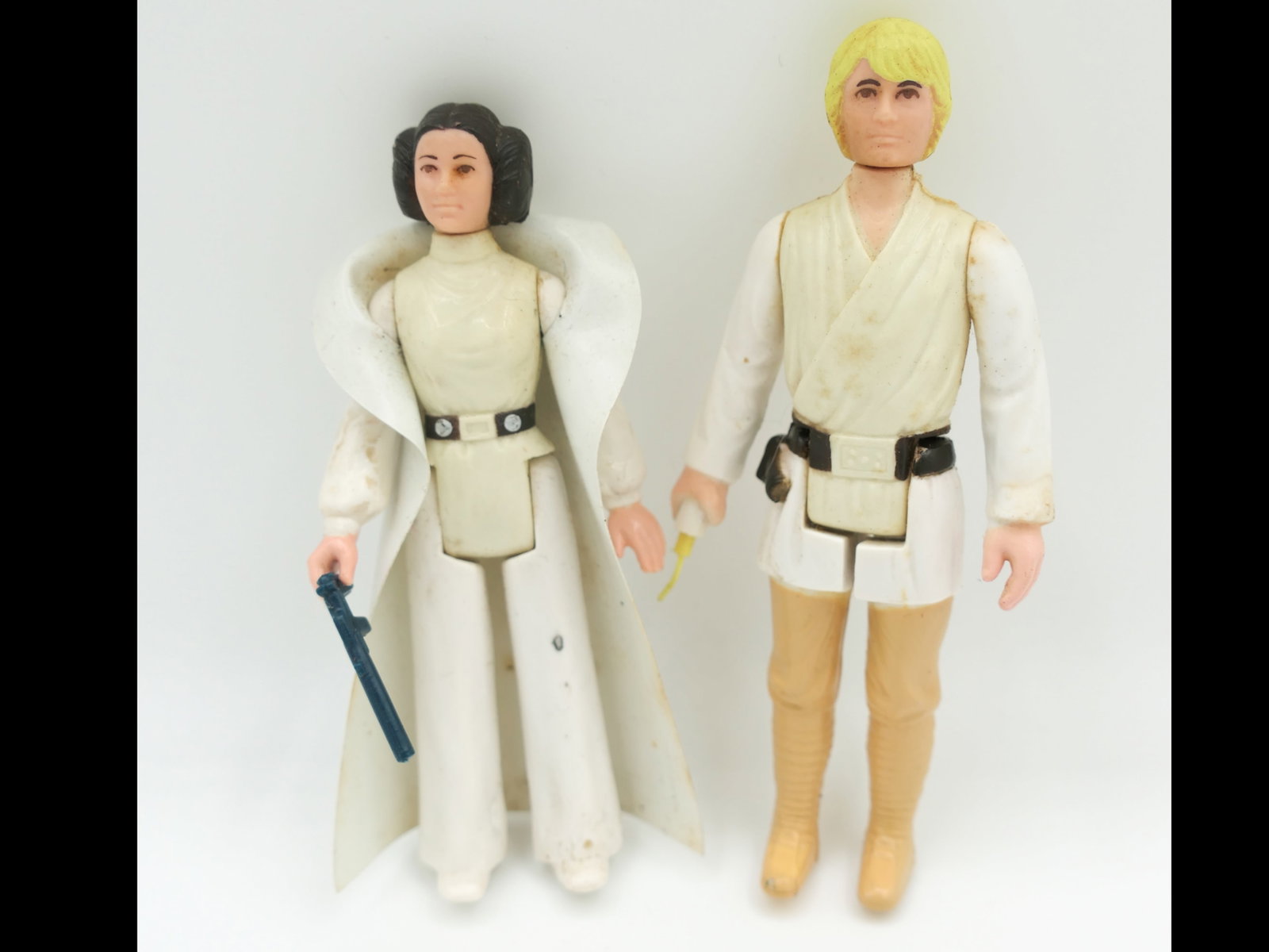 1977 Star Wars Action Figures: 1977 Kenner Star Wars Luke Skywalker and Leia 4 inch action figures with accessories. Some residue present and wear consistent with age. Size: 4"h