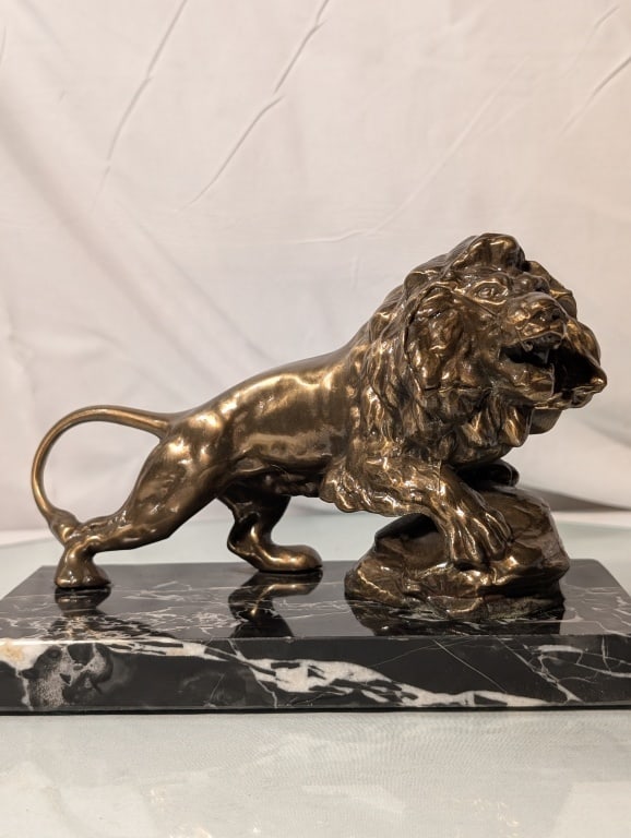 Roaring Lion - Brass Sculpture on Black Marble (1 of 7)