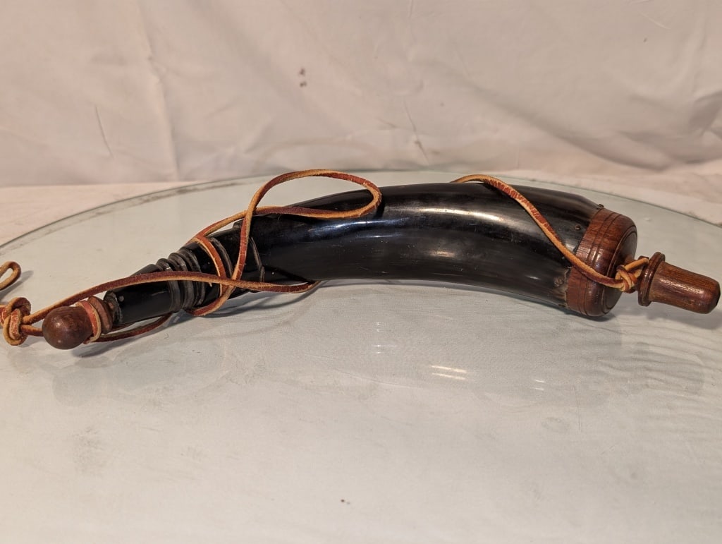 Black Cattle Powder Horn w/ Wooden Accents: Black Cattle Powder Horn w/ Wooden Accents - cap and tip. Leather string strap. Near mint condition. No loss. Normal wear. Reproduction Civil War power horn. Meas 6 1/2"l x 2"r.