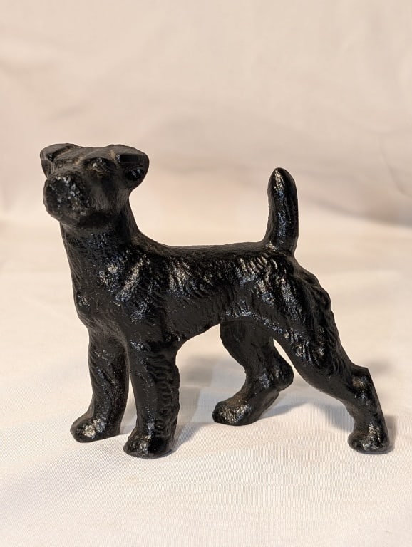 1930s Fox / Welsh Terrier Door Stop - Black CI: 1930s Fox / Welsh Terrier Door Stop - Black Cast Iron. Meas. 3 1/4"l x 1 1/2"w x 3"h. Very nice piece.