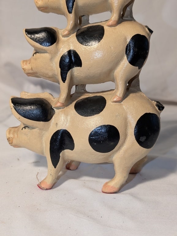 Stacked Pigs Door Stop - CI, Upperdeck - 12