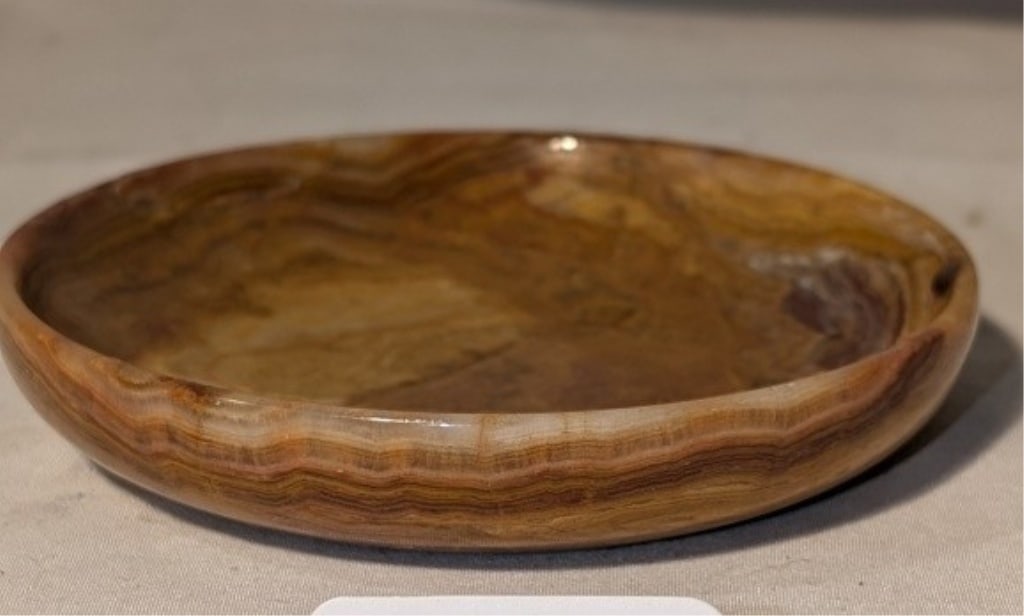 Polished Light Onyx Stone Finger Bowl: Polished Light Onyx Finger Stone Bowl. Smooth finish, nice colors and design. Meas. 3/4"h x 4 1/4"r.