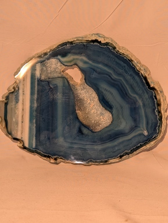 Blue Agate Geode - Cross Section: Blue Agate Geode - Cross Section. Nice coloring and design. Meas. 8" x 6" x 1/4".