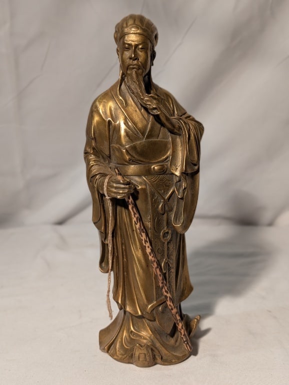 Zhuge Liang Statue - Brass 3 Kingdoms Period: Zhuge Liang Statue - Brass 3 Kingdoms Period. With staff depicting military strategy and wisdom. Nicely patinated. Nice piece. Meas. 10"h x 3"w x 3 1/2"d.