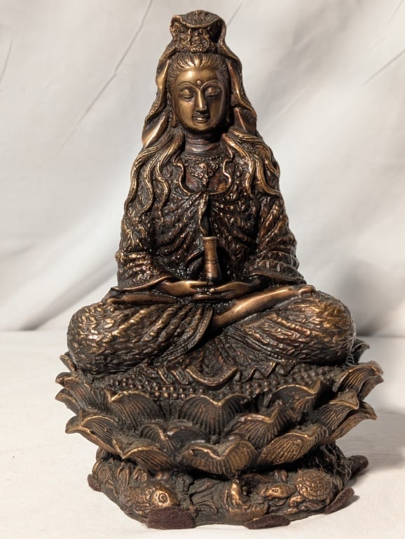 A Quan Yin Bronze Statue on Lotus Flower: A Quan Yin Bronze Statue on Lotus Flower. Represents the Bodhisattva of Compassion and Mercy. In meditative position sitting on a lotus flower base. Very nice detail. Nice patina. Meas. 9