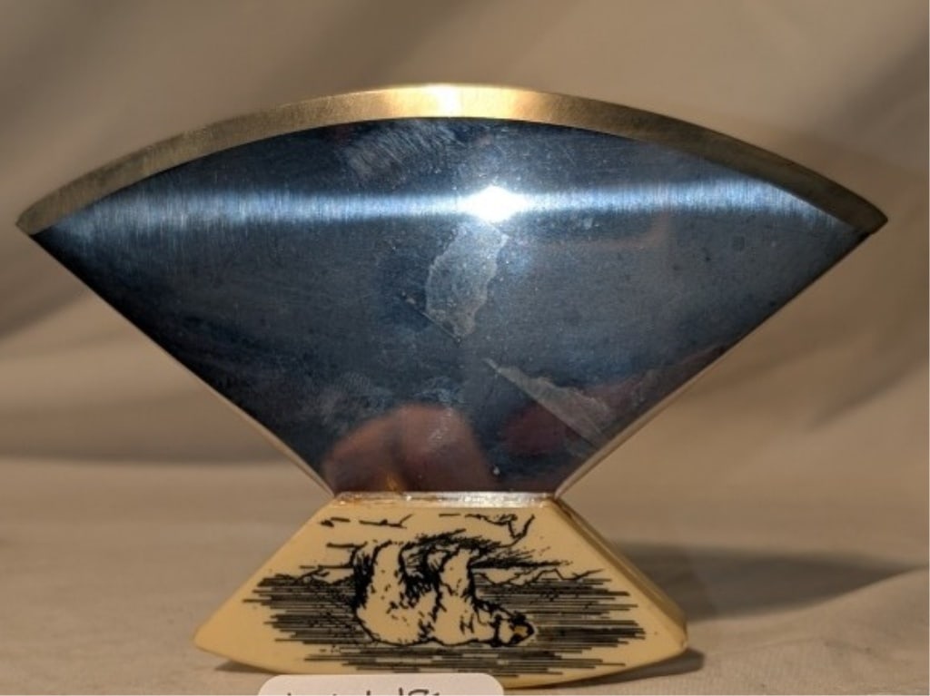 Ulu Alaskan Chopping Knife Depicting Kodiak Bear: Ulu Alaskan Chopping Knife Depicting Scrimshaw style art work of a Kodiak Bear carved on handle. Includes instruction card. Shows glue residue between handle and blade. Blade is clean. Meas.