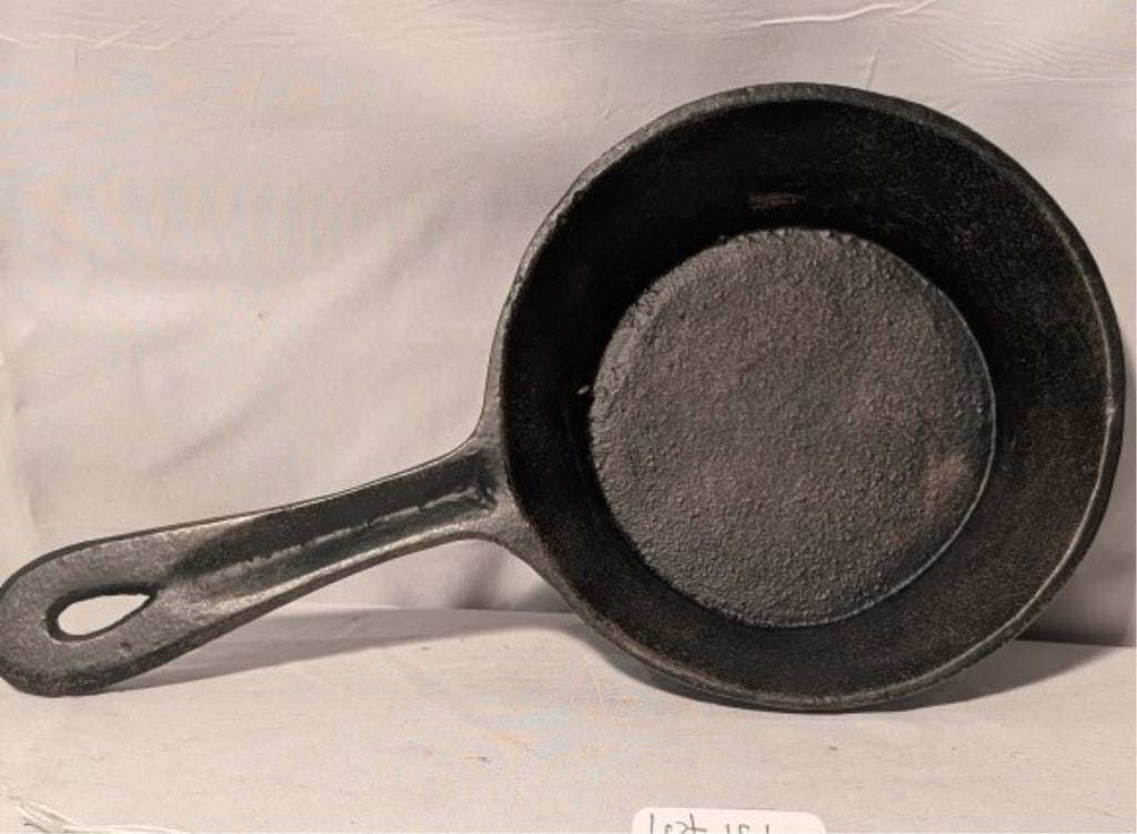Cast Iron Skillet / Sauce Pan - Quart (1 of 4)