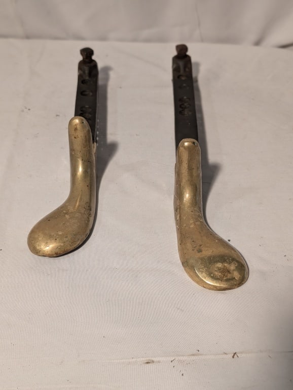 Antique Piano Foot Peddles (Pair) Cast Iron/Brass: Antique Piano Foot Peddles (Pair) Cast Iron bracket, brass feet. In tact. Feet show wear from use, some rust. Meas. "2 1/4h x 1 3/4"w x 11 1/2"l.