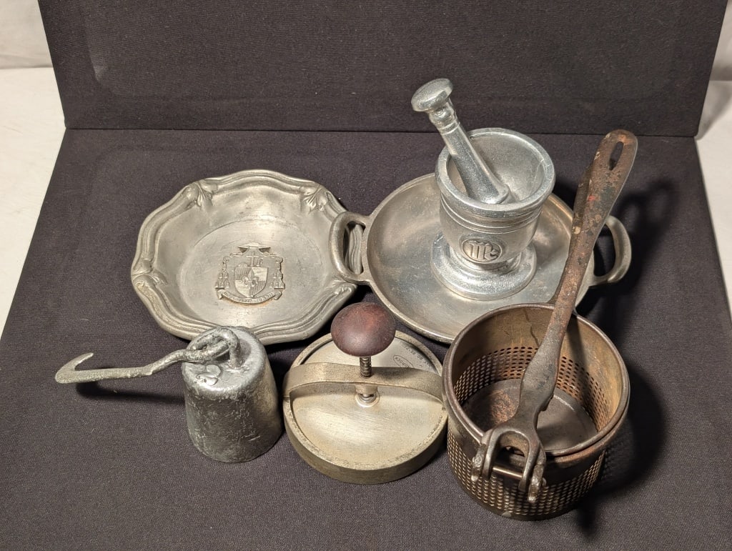 Vtg Wilton Pewter Grouping: Mortar/Pestle & More (1 of 18)