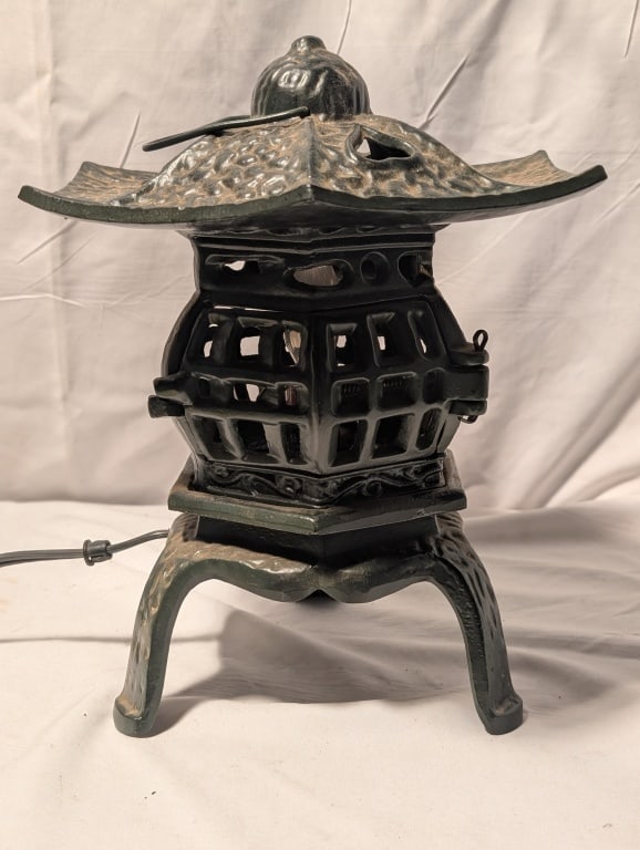 Vintage Japanese cast iron pagoda lantern (1 of 9)