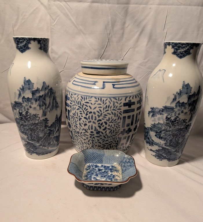 Chinese Porcelain Group: 2 Vases, Dish, Urn/Lid (1 of 13)