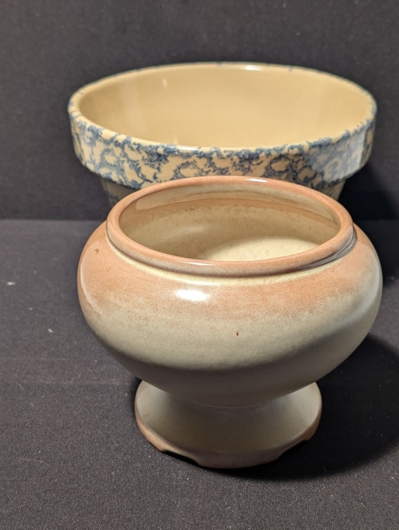 Roseville Pottery Bowl & Frankoma Pedestal Bowl: Roseville Pottery Bowl & Frankoma Pedestal Bowl. Roseville bowl has blue Victorian pattern on cream glaze. Stamped RRP Co. #7 Roseville Ohio USA on base. Meas. 5"h x 7 1/2"r. The other is a