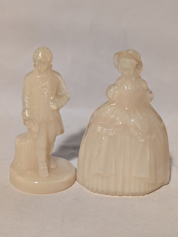 Boyd's Crystal Art Glass White Figurines (2) (1 of 8)