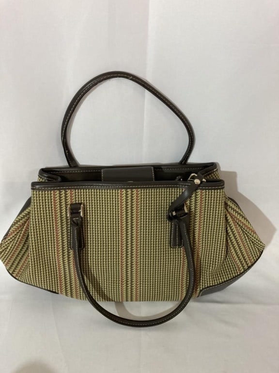 Vtg Liz Claiborne Herringbone Doctor Bag: Vtg Liz Claiborne Herringbone Doctor Bag. Pink/Brown/Tan herringbone design. Leather handles and trim. 2 minor scuff marks on bottom and side. Key fob and accents in brass. Interior has 3 separate com