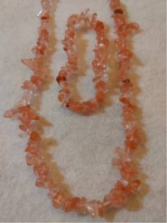 Strawberry Quartz Necklace & Bracelet: Strawberry Quartz Necklace & Bracelet. Magnetic clasp. Necklace meas. 10"l, Bracelet meas. 3"l, elastic. New, never worn.