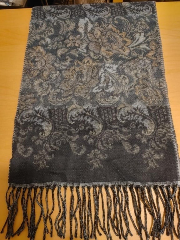 Vtg 100% Cashmere Scarf / Pashmina Scotland: Vtg 100% Cashmere Scarf / Pashmina. Made in Scotland. Blue, gray & cream. Meas 64"l x 11"h. Mint condition.