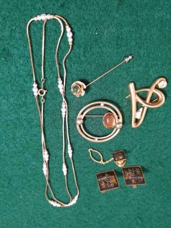 Mixed Jewelry Grouping: Mixed Jewelry Grouping including: gold plated necklace with faux pearls meas 14", Gold plated tie tack w/ chain, Round gold plated brooch w/ amber stone, Gold plated stick pin w/ flower - center is ro