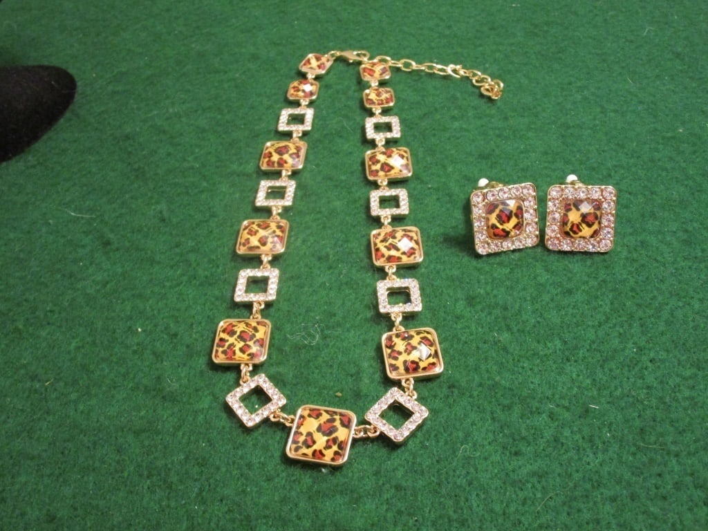 Vtg Gloria Vanderbilt Necklace & Earring Set (1 of 7)