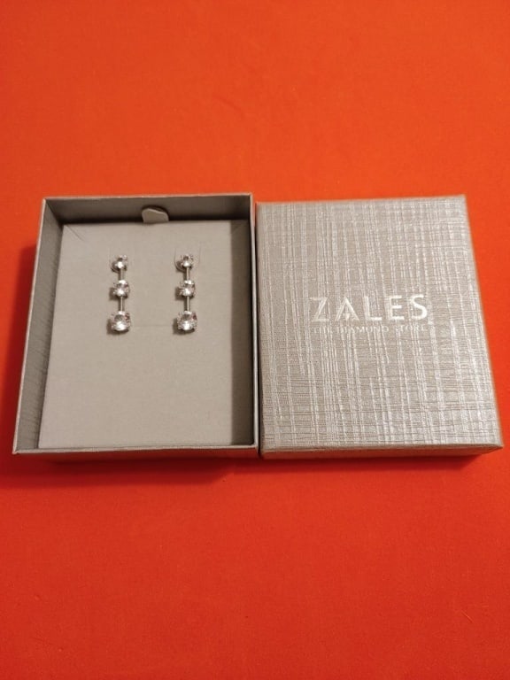 Zales Graduated Diamond Sterling Earrings 1 3/8tcw: Genuine Diamond Sterling Silver Earrings. Dangling earrings with graduated diamonds. New in box from Zales. 1"l 1 3/8tcw