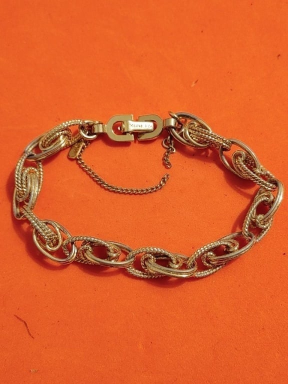 Vtg Monet Oval Link Bracelet (1 of 5)