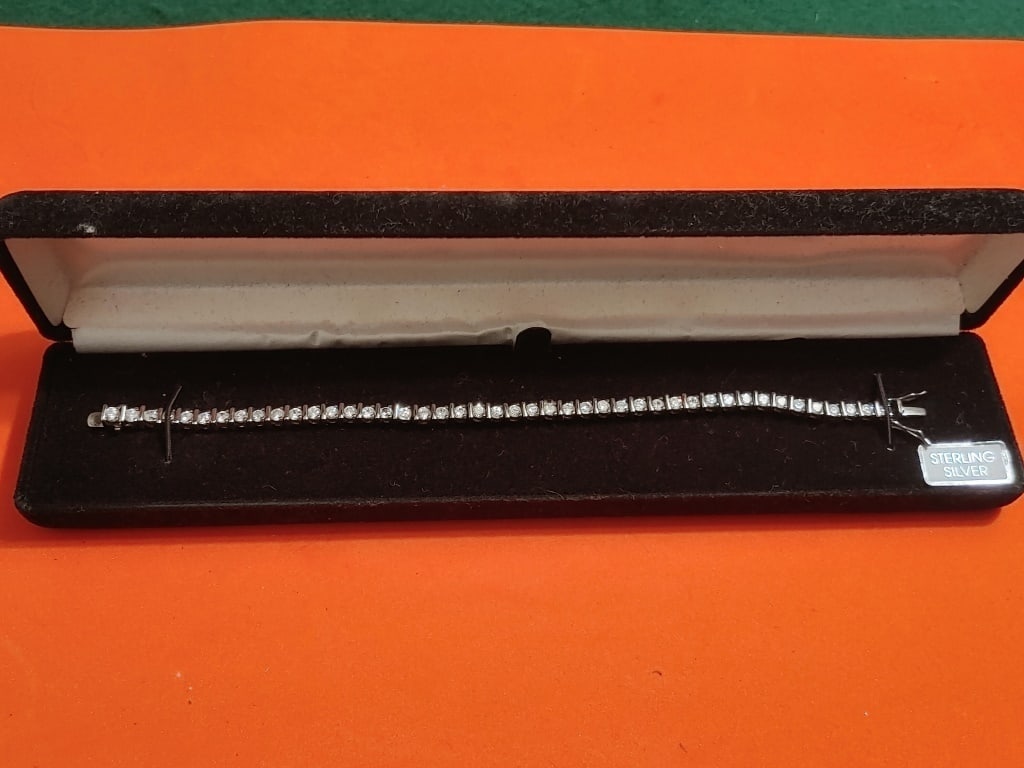 Vtg Sterling CZ Tennis Bracelet 7": Vtg Sterling CZ Tennis Bracelet in original case. Meas 7"l. Mint condition. Case in good condition.