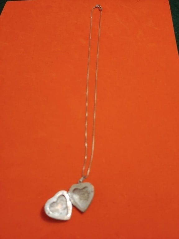 Vtg Sterling Chain w/ Sterling Heart Locket Italy (1 of 6)
