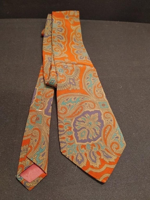 L'Atelier 100% Silk Tie Red Paisley: L'Atelier 100% Silk Tie. Red background w/ blue, turquoise paisley design. Like new