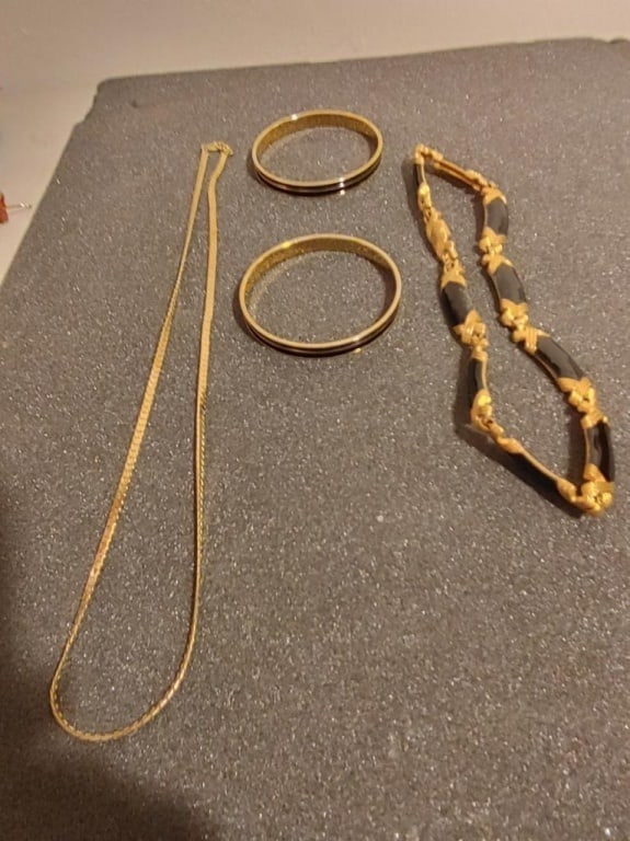 Black/Gold Tone Necklace Grouping #9: Black/Gold Tone Necklace Grouping. 2 necklaces - 1 serpentine meas 12", 1 ornate meas. 8", 2 bangles.