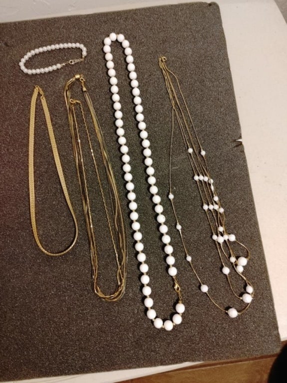 Necklace & Jewelry Grouping #17: Necklace & Jewelry Grouping #17. 4 Necklaces, 1 white bead bracelet, gold tone serpentine meas 9"l, gold tone multi-strand necklace11"l, 2 white bead gold tone meas 13" & 15". All pieces in nice condi