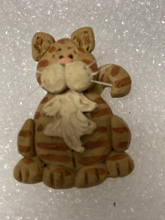 Vtg Blossom Bucket Pin - Striped Cat Whimsical (1 of 3)