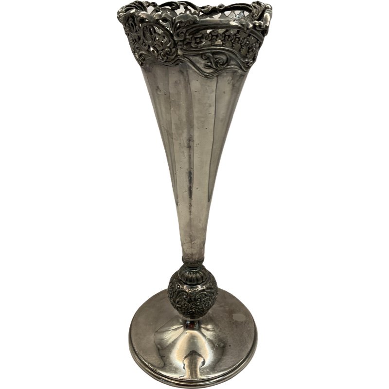 Silver Vase Quadruple Plate, Wilcox Silver Plate Co. Meriden, CT. (1 of 6)